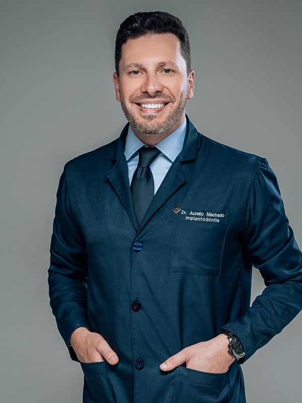 Dr. Aurélio Machado, cirurgião-dentista e proprietário da Oral Unic Carlos Barbosa