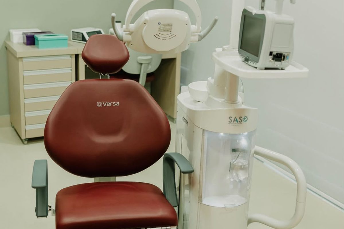 Cadeira odontológica em consultório da Oral Unic Carlos Barbosa