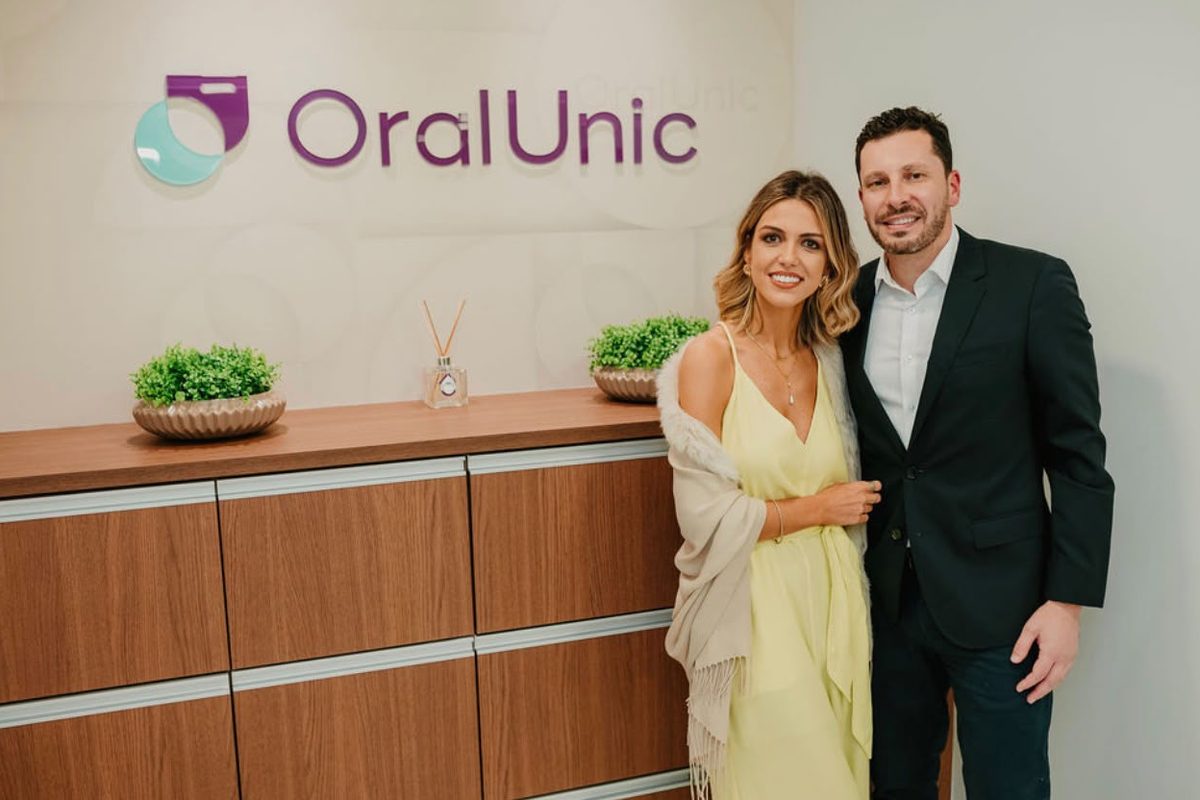 Dra. Mone Bortoli e Dr. Aurélio Machado na recepção da Oral Unic Carlos Barbosa